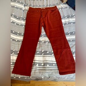 Levi’s women’s Classic Straight brick colored mid-rise jeans
